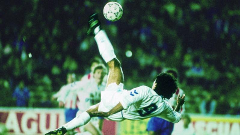 Hugo Sanchez bicycle kick