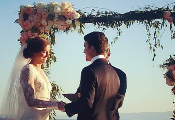 Alex Morgan and Servando Carrasco tie the knot at the altar