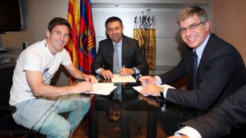 Messi signs contract extension