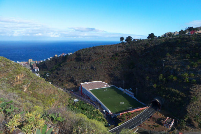 pictures of amazing stadiums, Estadio Silvestre Carillo sea